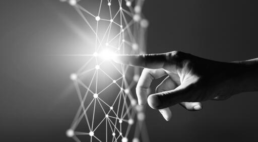 Tecnologias proibidas 

Em cruzada contra a China governador do estado do Texas, Greg Abbott, criou lista de tecnologias chinesas proibidas para funcionários públicos.

O Comando Cibernético do Texas juntamente com o vice-almirante TJ white criaram a  lista que inclui hardwares físicos, inteligência artificial e softwares chineses.

A alegação é a segurança e privacidade dos funcionários:

"O governador e a Assembleia Legislativa deram uma missão clara ao Comando Cibernético do Texas: proteger os texanos de nações estrangeiras hostis e agentes de ameaças cibernéticas", disse White.

Veja a lista  que  inclui empresas e tecnologias: SenseTime, Megvii, CloudWalk, Autel, CATL, Wuhan Geosun LiDAR, Yitu, iFlytek, Uniview, Zhipu (Z.ai), Beijing Academy of Artificial Intelligence (BAAI), Alibaba, Xiaomi, Gotion High Tech, Baidu, RoboSense LiDAR, TP-Link, Hisense, TCL, Baichuan, StepFun, MiniMax, PDD (Pinduoduo, Temu), Shein, Moonshot AI e NucTech.