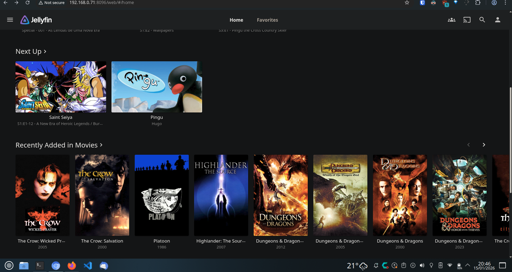 Interface do servidor Jellyfin mostrando uma seção "Próximo", com pôsteres de filmes de "Saint Seiya" (S1E1-2: A New Era of War, Legends, Bur...). E "Pingu" (Hugs, 2005), seguido por uma seção "Últimos Adicionados em Filmes", exibindo pôsteres para "The Crow: Wicked Prayer" (2005), "The Crow: Salvation" (2000), "Platoon" (1986), "Highlander: The Source" (2007), "Dungeons & Dragons" (2012), "Dungeons & Dragons..." (2005), "Dungeons & Dragons" (2006), "Dungeons & Dragons..." (2013), e parcialmente visível "The Cr..." filme. A barra de navegação superior inclui as tabs "Casa" e "Favoritos", e a barra de tarefas inferior mostra o tempo 20:46 e ícones do sistema.