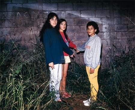 No dia 20 de janeiro de 1996, às 15h30, Liliane Fátima Silva (16),  sua irmã Valquíria (14) e Katia Andrade Xavier (22) caminhavam por uma área afastada quando avistaram o que descreveram como uma criatura estranha: um humanóide com olhos grandes vermelhos e três protuberância na cabeça.

O relato das adolescentes ganhou força ao coincidir com o depoimento de um casal de agricultores que, horas antes, avistou um objeto voador semelhante a um submarino.

O caso de Varginha ganhou proporções internacionais e a cidade se tornou ponto turístico, hoje, hà exatamente três décadas após o avistamento, o caso foi relembrado pela RT.