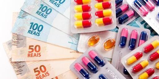 Brasília avalia revogar direitos de propriedade intelectual de laboratórios farmacêuticos estadunidenses como retaliação à sobretaxa de 50% imposta pelos EUA a produtos brasileiros - batizada de "Tarifa Bolsonaro".  

O Governo federal rejeita elevar tributos internos que possam afetar a competitividade da indústria nacional, optando por contra-atacar no campo das patentes. 

Analistas propõem, também, como alternativa redirecionar as relações comerciais para as nações do BRICS e do Sul Global.