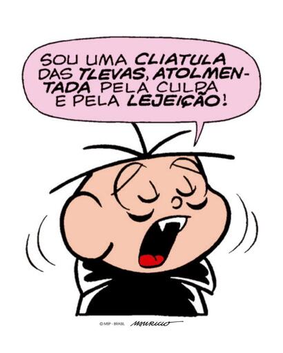 Imagem colorida de um quadrinho Turma da Mônica mostrando o personagem cebolinha fantasiado de vampiro: ele tem a cabeça grande e arredondada, bochechas salientes e poucos fios de cabelo pretos e grossos que se projetam para cima. Seu rosto claro exibe olhos fechados em forma de linhas curvas, sugerindo que está fazendo uma declaração dramática. A boca aparece bem aberta, revelando a língua vermelha e dois dentinhos pontudos. Ele usa uma capa preta com uma gola alta levantada, envolvendo seus ombros.
Dentro de um balão de fala rosa, ele diz a frase:
SOU UMA CLIATULA DAS TLEVAS, ATOLMENTADA PELA CULPA E PELA LEJEIÇÃO!
